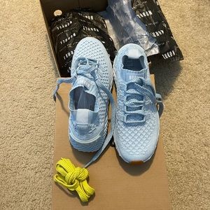 Nobull. New. Never worn. Size 6. Color blue